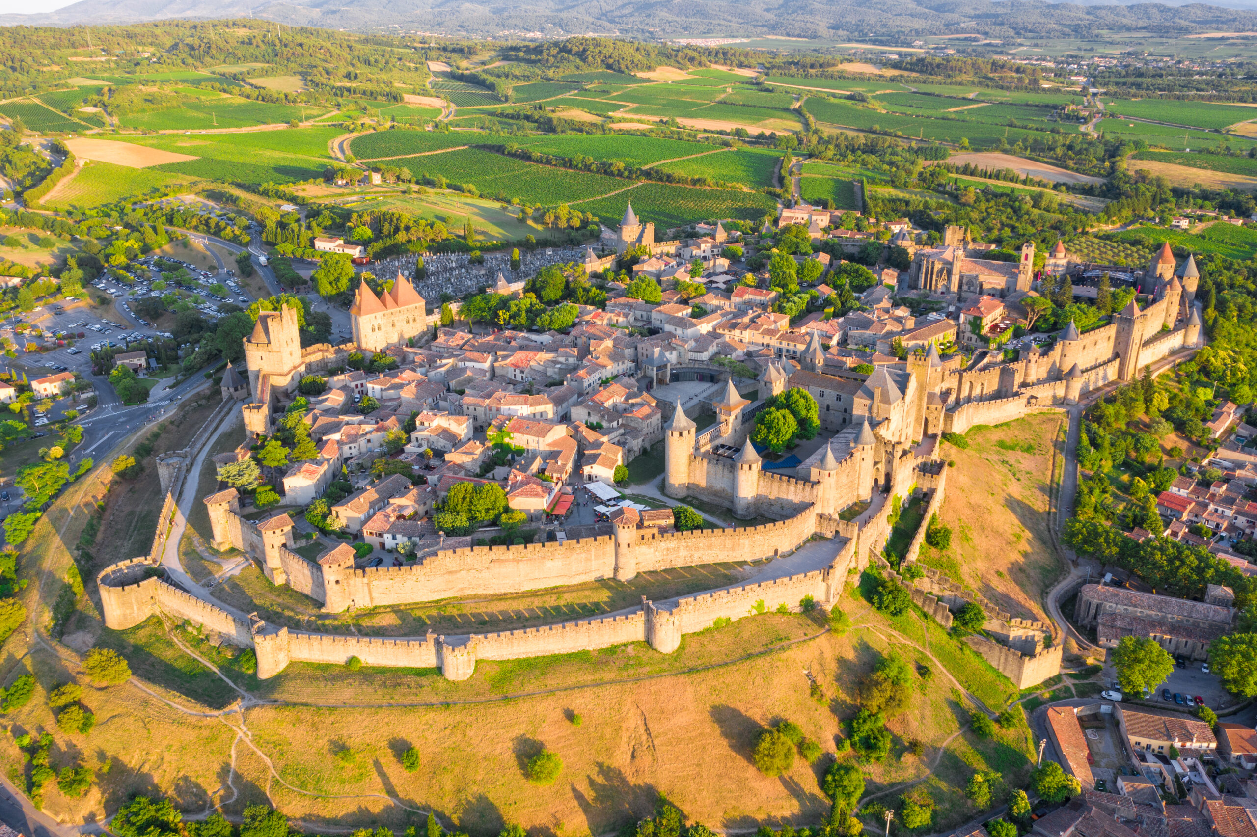 Vue aérienne sur la ville et ses remparts de Carcassonne