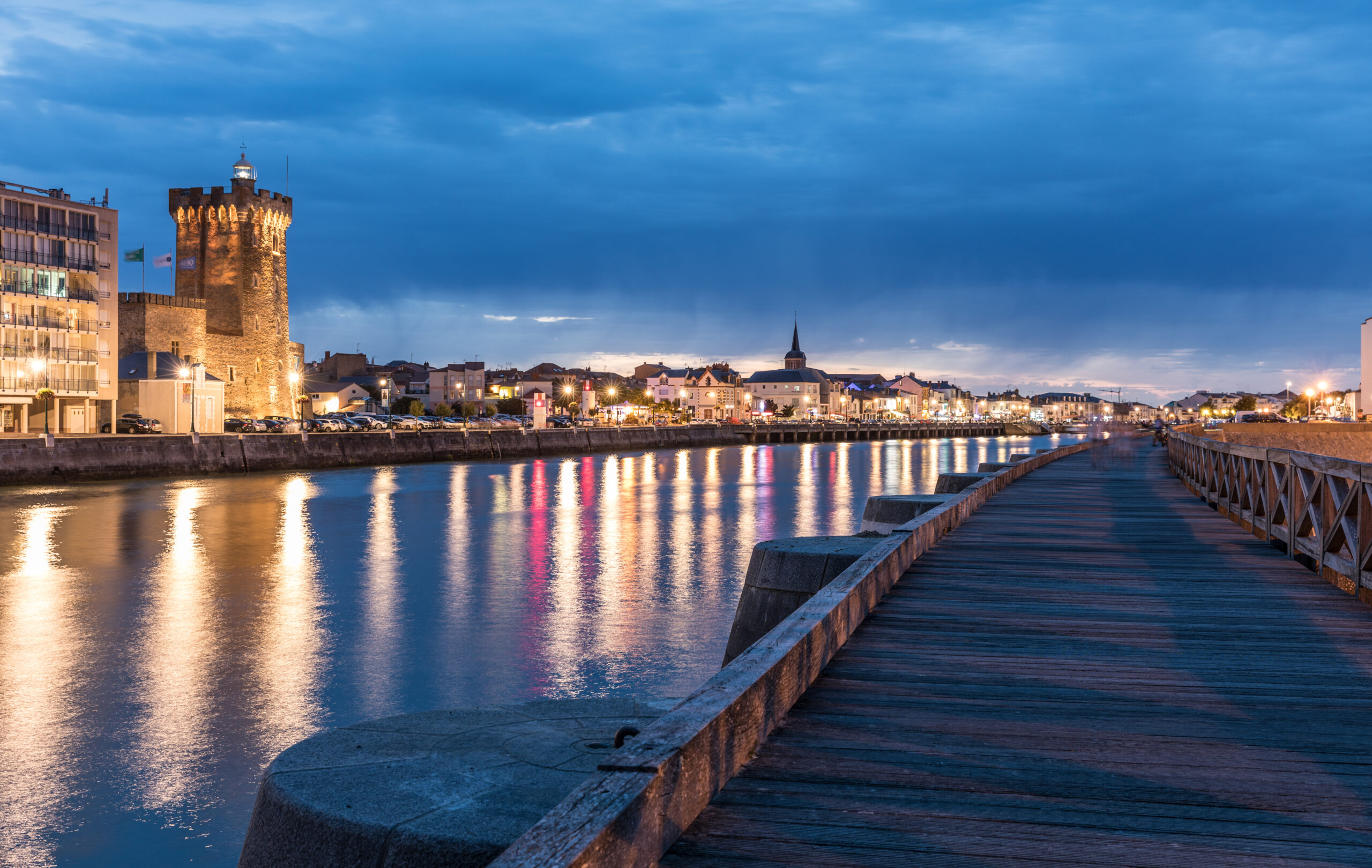 Vue de nuit sur la ville des Sables-d'Olonne