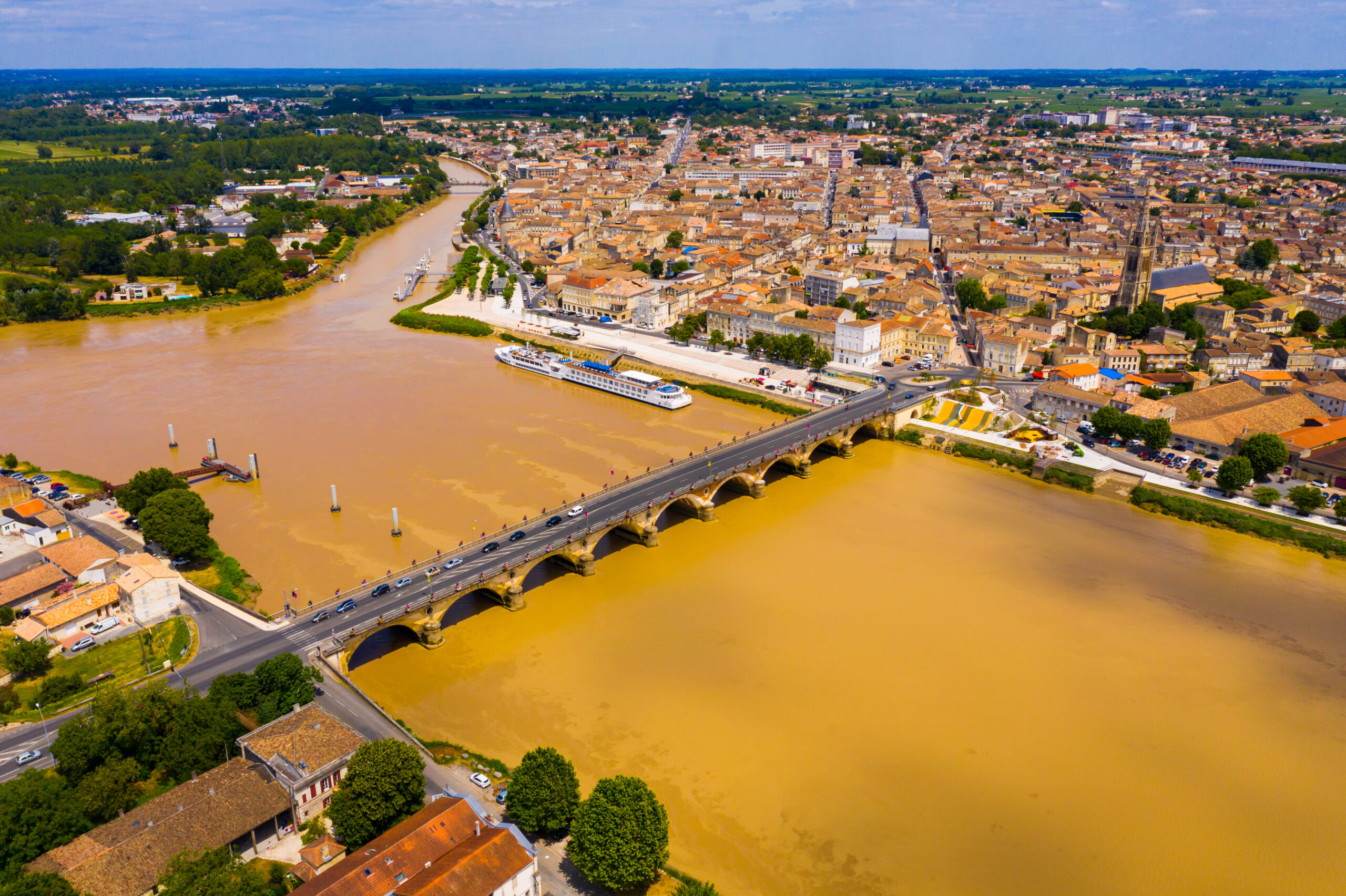 Vue aérienne de la ville de Libourne