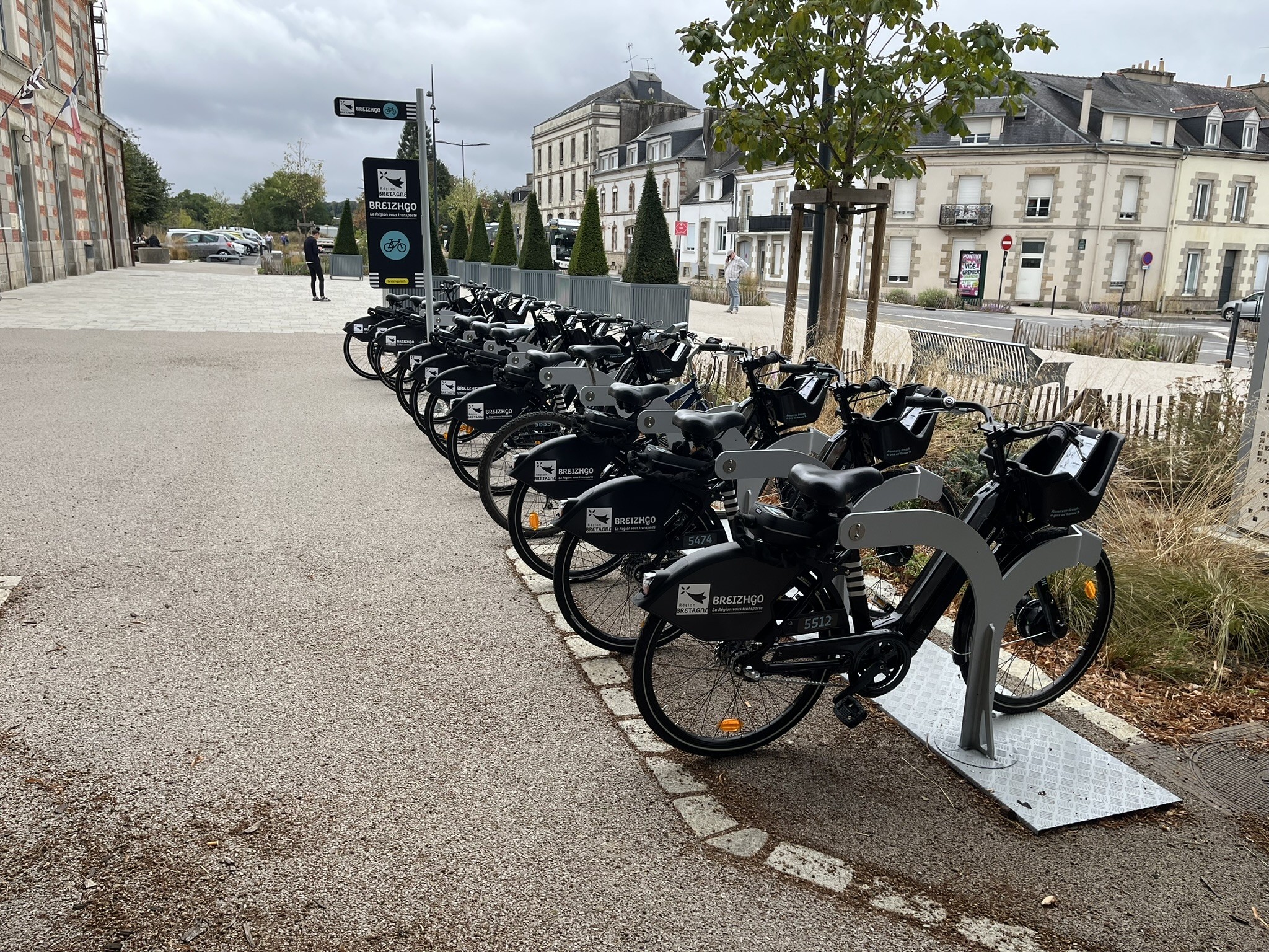 Station vélo en libre-service BreizhGo à Pontivy, une des 15 gares équipées en Région Bretagne.